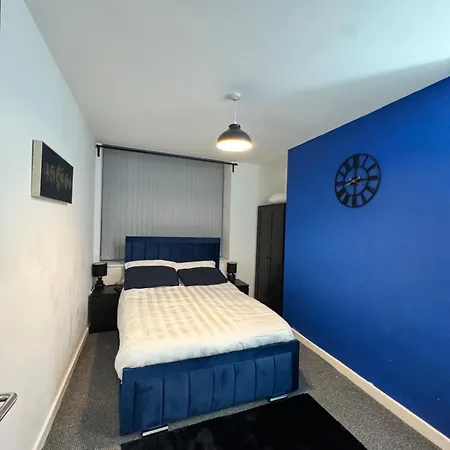 Rawson - Stylish Centre Hideaway With 85 Inch Tv Cinema & Pool Table Bradford (West Yorkshire)